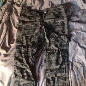 Camo Capri